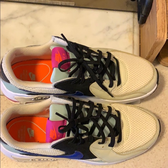 Nike shoes - Picture 6 of 10